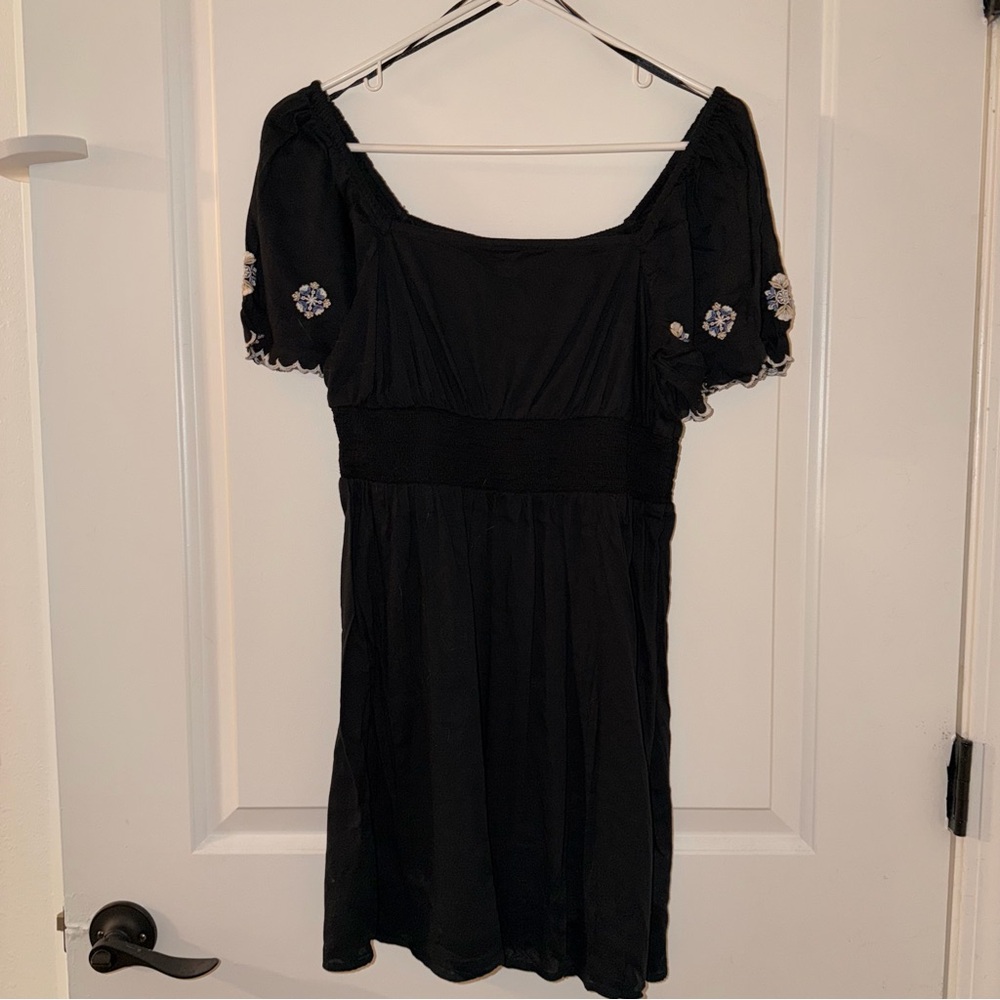 Casual Black Dress with Floral Accents